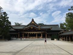 国道をとことこ走って家を目指していたら、相模の国の一之宮である寒川神社の存在を思い出し、足を向けました。