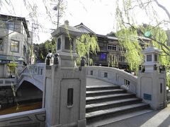 大谿川に架かる太鼓橋は国指定の登録有形文化財
