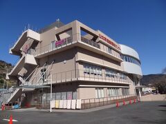 12:57
= 山北町健康福祉センター =
山北駅に隣接する、山北町健康福祉センター/桜の湯で登山の汗を流していきましょう。

▼山北町健康福祉センター/桜の湯
http://www.town.yamakita.kanagawa.jp/0000004250.html
￥2時間以内入浴料 400円。