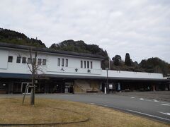 人吉駅 (JR九州) ／人吉温泉駅 (くま川鉄道)