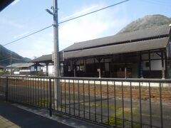 行きで見学した一勝地駅です。