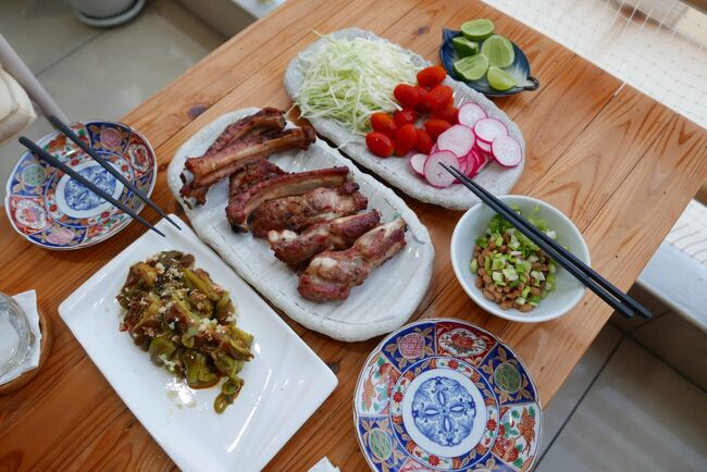 18日　夕食<br />焼きナスビ．．．〇<br />豚スペアリブ．．．．◎<br />納豆．．．．〇<br />生野菜．．．△