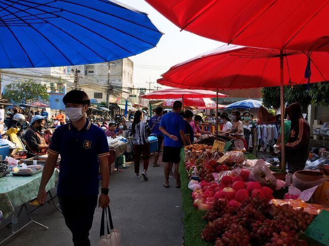 早朝にバンサレー市場に来ました。