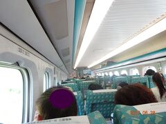 台湾新幹線に乗って台中に向かいます