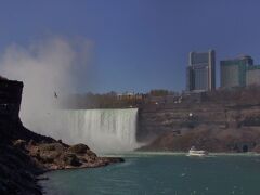 テラピンポイントはカナダ滝とアメリカ滝の間にあるゴート島のカナダ滝側の展望台