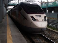 バスと地下鉄を乗り継いで大田駅に向かいます。
こちらはKTXの新しい車両ですかね。
一気に釜山に向かいます。