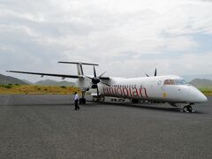 定刻での運航が望めないアフリカ域内の航空路線ですが、概ね定刻で到着。
ちょこっと遅延したけどまぁそもそも到着したので良しとしましょう。

復路は往路に乗った飛行機とほぼ同時期に納入されたET-ANI機。
約1300機が生産されたターボプロップ機のベストセラー、DHC8-400でございます。