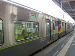 3＋2＋2の７両編成になっていますので、３号車と４号車の間にも運転台があります。