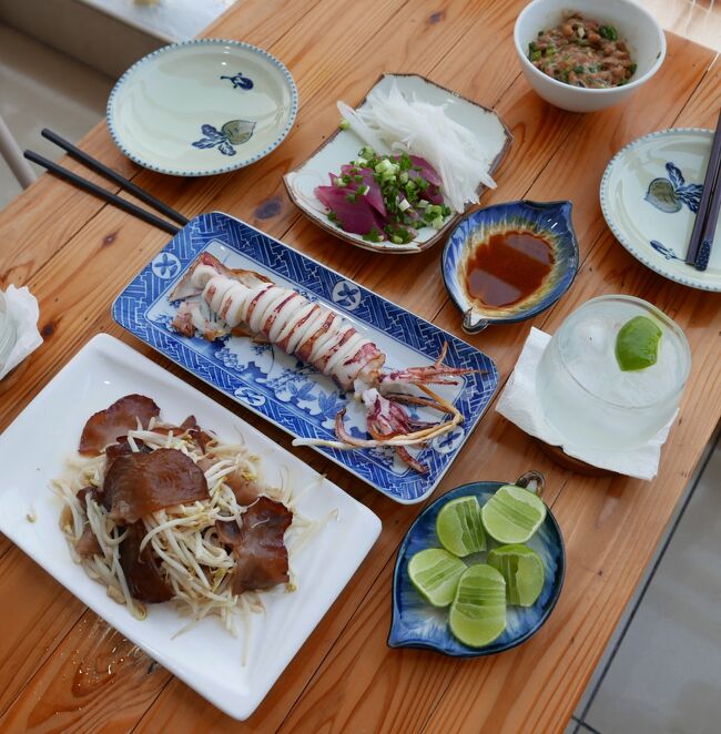 19日　夕食<br />キノコとモヤシの炒め．．．〇<br />イカの姿焼き．．．．◎<br />イカとアジの刺身．．．◎<br />納豆．．．．〇