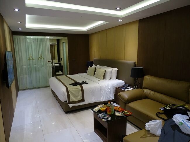 部屋はこんな感じで広々としている。