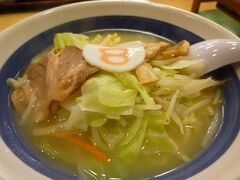 「ルートイン魚津」から歩いて３０秒・・・「８番らーめん」さんで野菜たっぷりラーメンと・・・