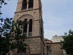Church of Sotera Lykodemos - Holy Trinity
Ιερός Ναός Σωτείρας Λυκοδήμου - Αγίας Τριάδος

（Google MAPにある機械翻訳）フレリノン通りの端にあるネオゴシックアングリカン教会のアギオスパブロスは、1839年から1843年の間に、半彫りのヒメトゥスの大理石から建てられました。