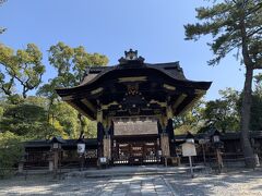 歩いて豊国神社へ。

豊臣秀吉の死去翌年、廟所として創建されたとか。
伏見城の遺構を移築したという国宝・唐門。