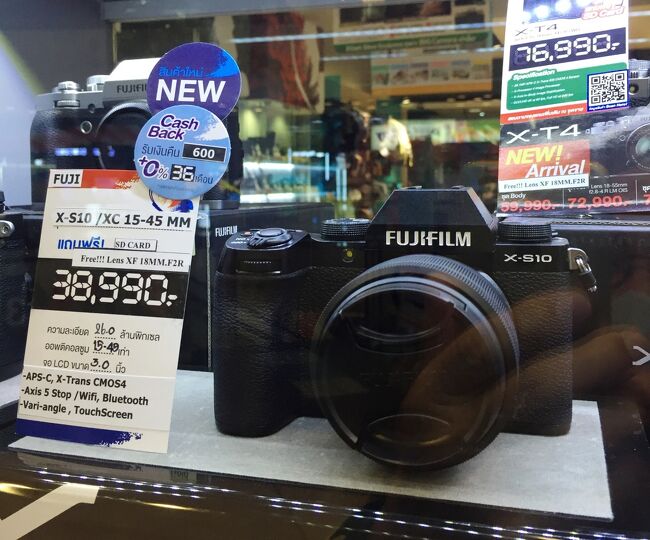 富士フイルム  ミラーレスカメラ　XS10　38990B　≒　136465円　<br />日本より1万円ほど高いが欲しいなぁ～
