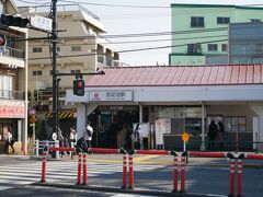 洗足池へ
ここもあと１ヶ月で桜が
池上線にはまだ残る昔ながらの駅舎がいい