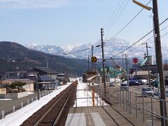 温泉からあがって、道路隔ててすぐ駅だった