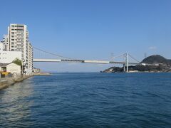 関門海峡と関門大橋