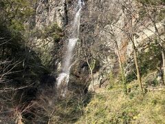 高屋神社に寄ろうとしたけど、途中から通行止めになってんで、急きょ通行止め付近にあった不動の滝カントリー公園に変更(^_^;)
