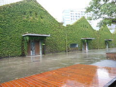 この時は、台風18号が近づいていた時だったので、華山1914文創園區のお店は、閉店状態でした。