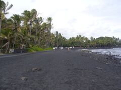 火山の島だけに、本当に真っ黒。