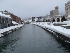 ●小樽運河

小樽に来たら、外せないスポット。
「小樽運河」です。
倉庫のつららがすごい…。