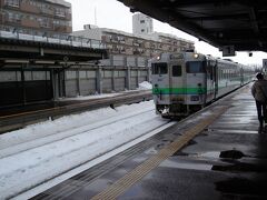 ●JR新琴似駅

JR札幌駅行の列車に乗りました。