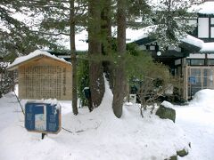 　昼前に角館に到着。角館は内町（武家町）と外町（町人町）に町割りされています。ここは外町にある西宮家。敷地内にがっこ（漬物の方言）蔵を始めいくつかの建物がありました。