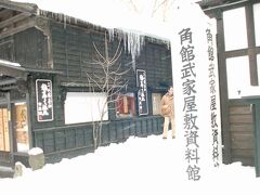 　角館武家屋敷資料館。米蔵を改造して作られたもので、武具、衣服、古文書などを展示してありましたが、写真は残ってません。