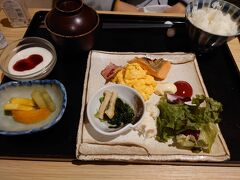 朝食は当然和食で、こちらは子供用。