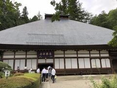 同じく別所温泉にある安楽寺本堂。