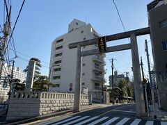 駅から10分ほどで湯島天神に到着。
上野側からより本郷三丁目から行った方が坂を下る感じになるので楽です。