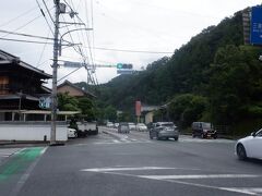 　宇和島南インター入口近くから車の量が増えてきます。渋滞の宇和島市内を通過しました。