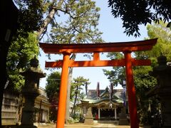 天沼八幡神社

石の一の鳥居をくぐると、朱の大鳥居が