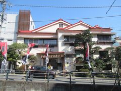 「熱海芸妓見番歌舞練場」

芸妓さんの踊りを見ます。