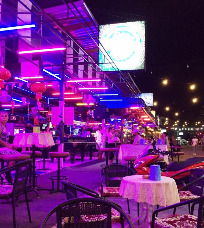 食後、1年振りにソイブアカーオ通りのマッサージに2時間、帰り道でツリータウンのバービアで一杯飲んで帰りました。<br />