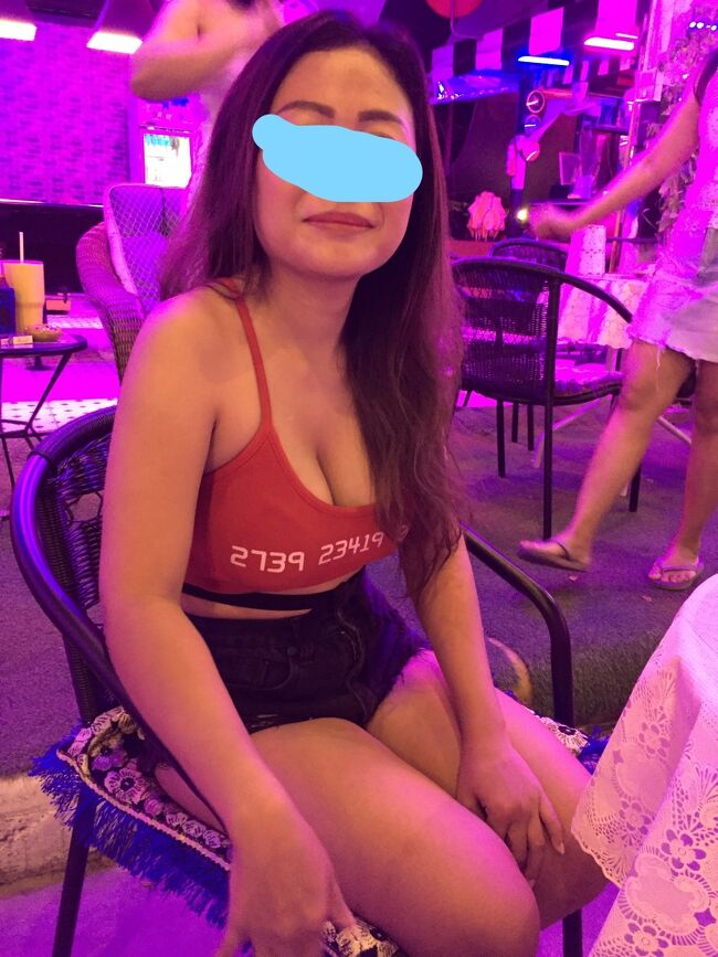 小柄で巨乳、ウドンタニからの出稼ぎ（一休の当たらない推定35歳）