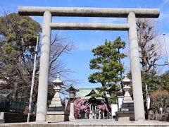 駅から大通り沿いに徒歩2分。