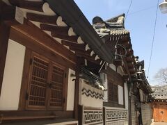 朝鮮時代には王族や貴族が住んでいた地域で、歴史の面影が残る家屋が並ぶ。2008年に、北村韓屋村の魅力あるスポットが「北村八景」として選定された。

