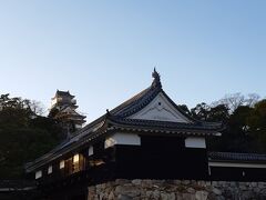 そして再び高知市に、もう夕方だけど高知城へ来ました。「寄るといいですよ、少ししたらお迎えに来ますんで」って、何か嫌な予感するー。