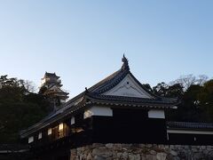 そして再び高知市に、もう夕方だけど高知城へ来ました。「寄るといいですよ、少ししたらお迎えに来ますんで」って、何か嫌な予感するー。