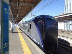 14:02
目的地.茅野に到着。
甲府から普通列車だと1時間13分かかるところ、特急だと34分で着いちゃいました。