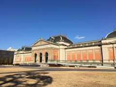 ３６＜京都国立博物館＞
最後に、京都国立博物館に行きました。
京都には、今まで20回以上は来ていると思うけど、ここは今まで訪れたことがありませんでした。「京ハク」の歴史は古く、前身は120年以上前に設立された『帝国京都博物館』です。