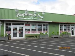 Highway-Inn Waipahu
イートインする場合は、どこのお店も名前・電話番号・住所を書きますが、ここではSafe Travels QRコードでの陰性証明の提示を求められました。
感染防止に徹底しているようです。

