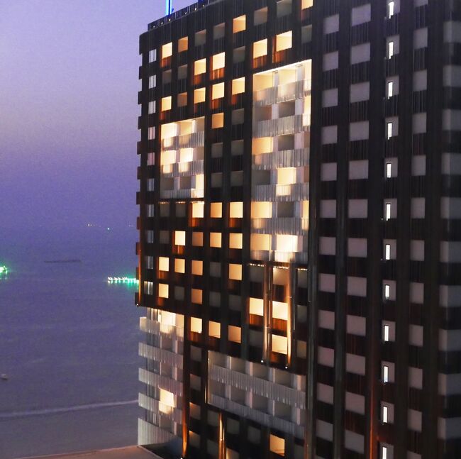 お隣のヒルトンも半分ほど埋まっているのかな。