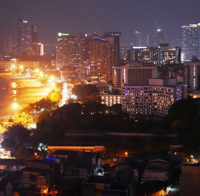 26日（金）　19：01<br />パタヤに灯りが戻りつつあります（金.土）