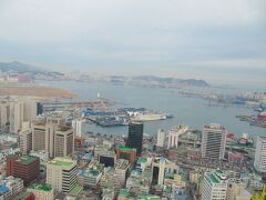 ＜釜山・釜山タワー＞
釜山タワーから見た釜山港。
展望室とカフェの階があります。タワーは118m。