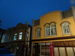 「蔵造りの街並み」
ホテルへチェックインし部屋で一休みした後は夜のお散歩開始です