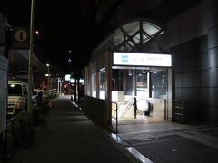 ホテルから1分。
溜池山王駅13番出口付近にセブンとファミマがある。