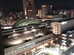 夜の部屋からの眺望

東口側はもてなしドームが明るかった