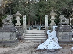 白虎隊十九士の墓。

戸の口堰の洞門をくぐり飯盛山に辿り着いた白虎隊が、燃えている鶴ヶ城の天守閣を見て自決した場所が飯盛山です。